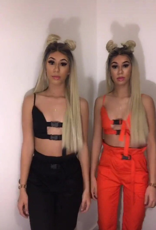 1. Irresistible Nel.Twinnys in Crop Top