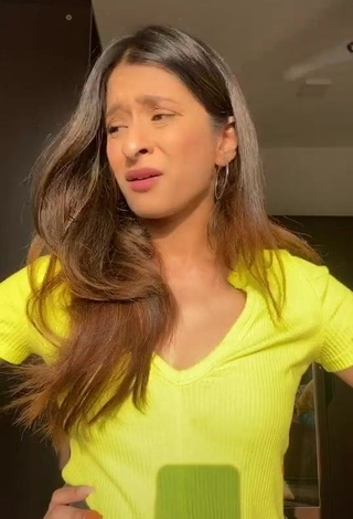 3. Erotic Unnati Malharkar in Yellow Top