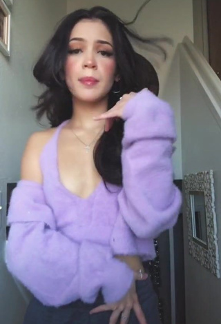 Erotic Kimberly Vásquez in Purple Crop Top