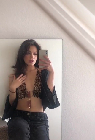 Captivating Kimberly Vásquez in Leopard Crop Top