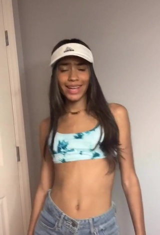 2. Erotic Sheilianice González in Crop Top