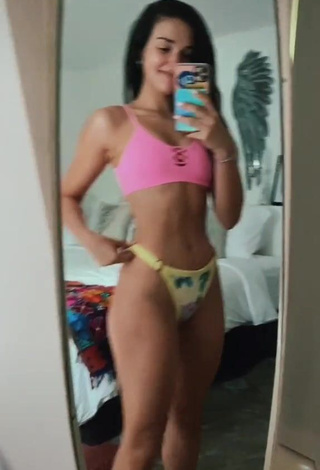 1. Erotic Fefi Oliveira in Bikini