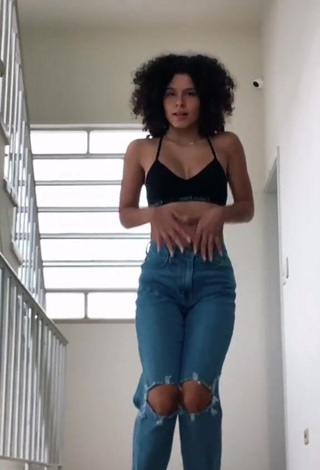 Seductive Gabriella Saraivah in Black Crop Top