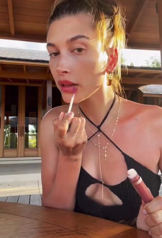 Erotic Hailey Bieber Shows Cleavage in Black Top