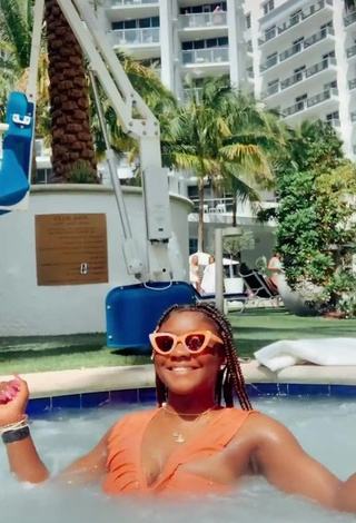 3. Erotic Aba Asante in Orange Bikini at the Pool