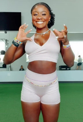 3. Erotic Aba Asante Shows Cleavage in White Sport Bra