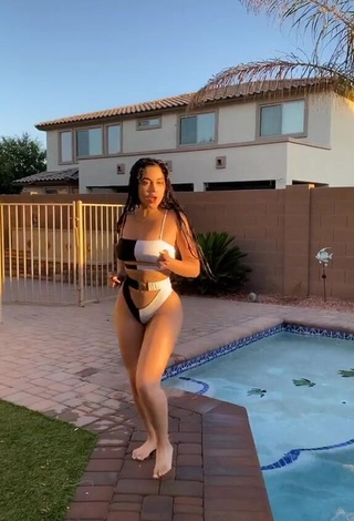 Cute Jailyne Ojeda Ochoa Shows Big Butt at the Pool