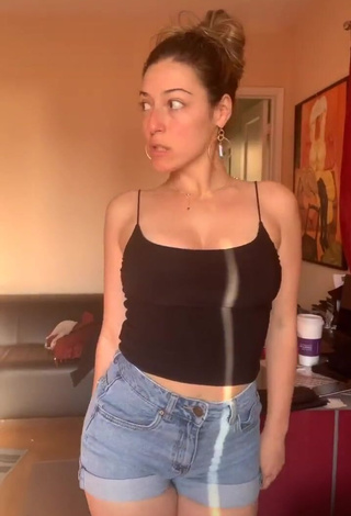 Sexy Josette Pimenta Shows Cleavage in Black Crop Top