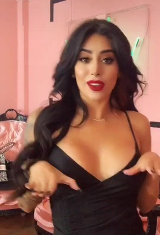 2. Erotic Kim Shantal Shows Cleavage in Black Dress