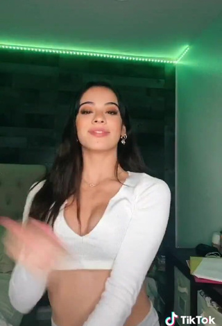 3. Sexy Lauren Kettering Shows Cleavage in White Crop Top