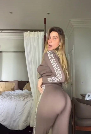 1. Irresistible Lele Pons Shows Butt