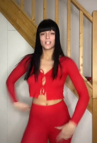 3. Erotic Lenna Vivas in Red Crop Top