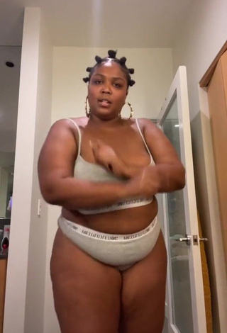 Hot Lizzo Shows Big Butt