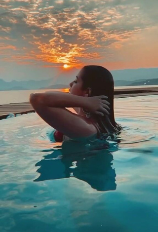 1. Erotic Luiza Parente Shows Butt at the Pool