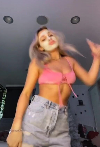 Hottest Madi Monroe Shows Cleavage in Pink Crop Top and Bouncing Boobs