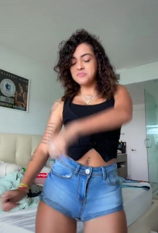 3. Irresistible Malu Trevejo Shows Cleavage in Black Top