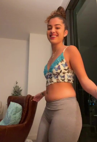 3. Erotic Malu Trevejo Shows Cameltoe