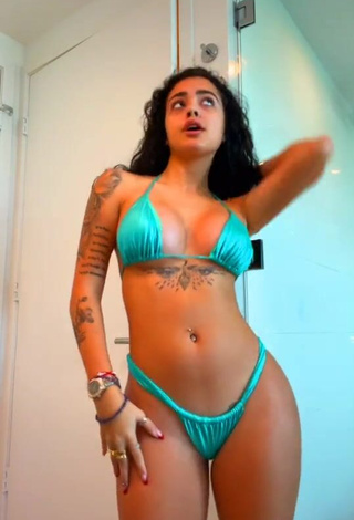 3. Seductive Malu Trevejo Shows Cleavage in Blue Bikini