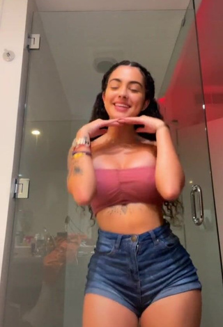 Irresistible Malu Trevejo Shows Big Butt