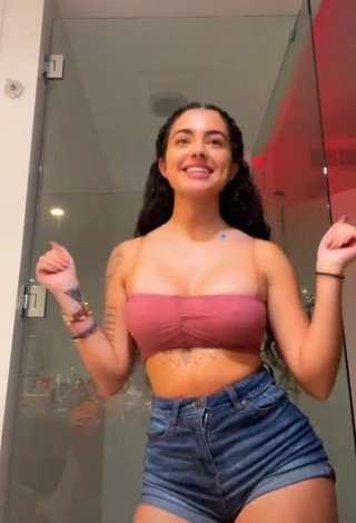 3. Irresistible Malu Trevejo Shows Big Butt