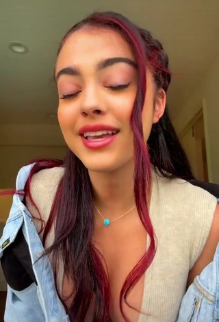 Sweetie Malu Trevejo Braless