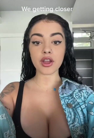 Dazzling Malu Trevejo Shows Cleavage