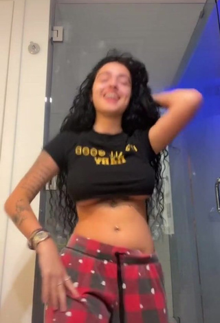 3. Sexy Malu Trevejo in Crop Top and Bouncing Boobs (Underboob)