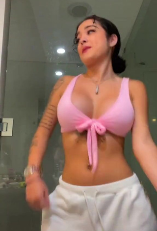 3. Captivating Malu Trevejo Shows Cleavage in Pink Crop Top