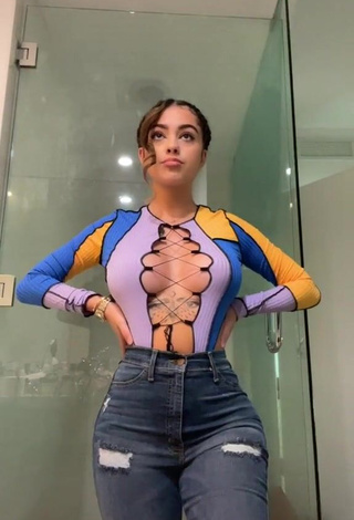 2. Amazing Malu Trevejo Shows Cleavage in Hot Crop Top