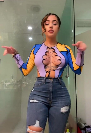 1. Lovely Malu Trevejo Shows Cleavage in Crop Top