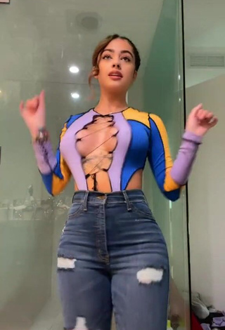 Lovely Malu Trevejo Shows Cleavage in Crop Top