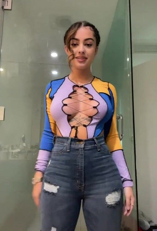 1. Gorgeous Malu Trevejo Shows Cleavage in Alluring Crop Top