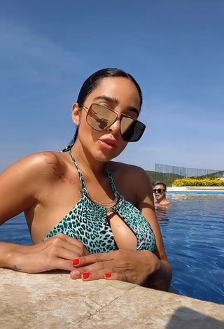 1. Alluring Manelyk González Shows Cleavage in Erotic Leopard Bikini at the Pool