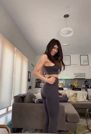 Erotic Mia Khalifa in Black Leggings