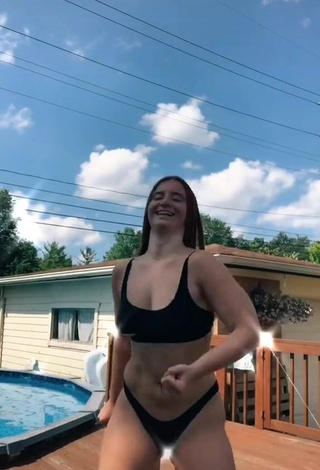 Hot Mikaila Murphy Shows Butt at the Swimming Pool (Underboob)