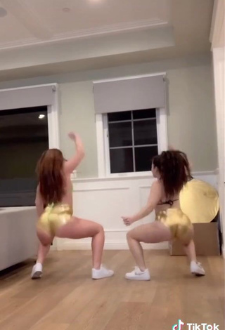 3. Pretty Mikaila Murphy Shows Butt while Twerking