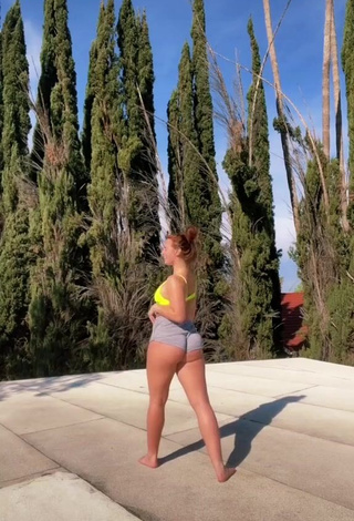 1. Hottest Mikaila Murphy Shows Butt while Twerking