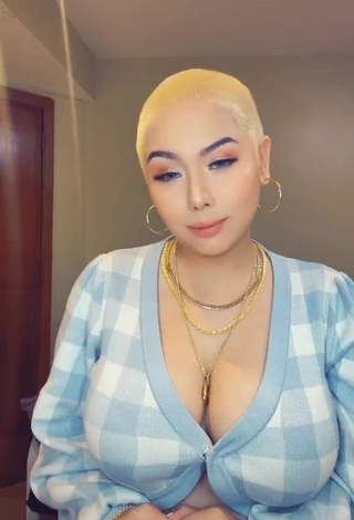 1. Beautiful Toni Fowler Shows Cleavage in Sexy Checkered Crop Top