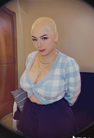 Hot Toni Fowler Shows Cleavage in Checkered Crop Top