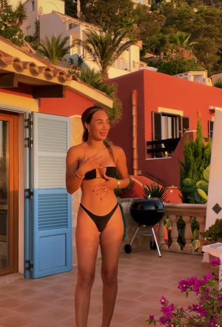 2. Erotic Eva Gutowski Shows Butt on the Balcony