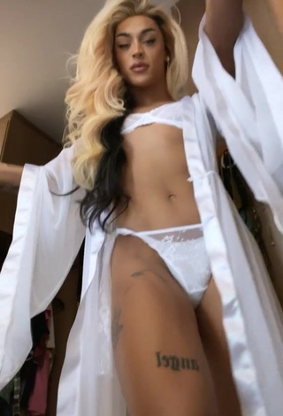 1. Erotic Pabllo Vittar Shows Butt