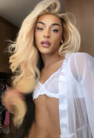 Erotic Pabllo Vittar Shows Butt