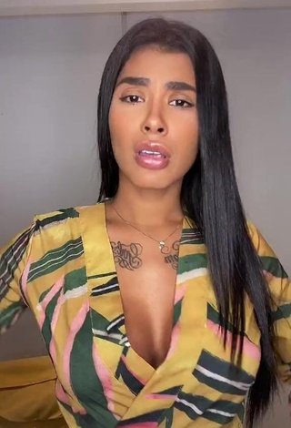 Erotic Jully Oliveira Shows Cleavage in Floral Overall