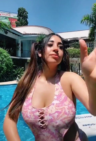 3. Irresistible Ana Daniela Martínez Buenrostro Shows Cleavage in Swimsuit at the Swimming Pool