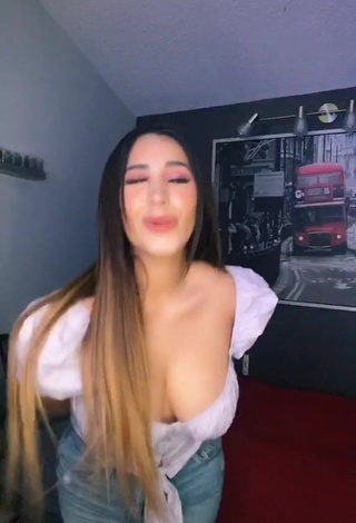 1. Erotic Ana Daniela Martínez Buenrostro Shows Cleavage in White Crop Top