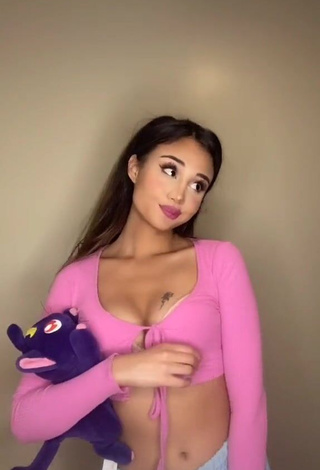 Sweetie Queen Star Shows Cleavage in Pink Crop Top