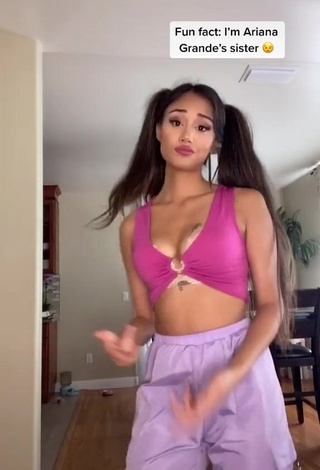 Captivating Queen Star Shows Cleavage in Pink Crop Top