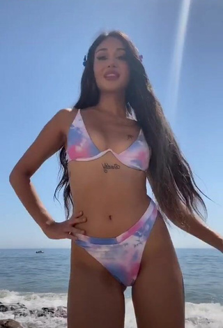 1. Erotic Queen Star in Bikini at the Beach