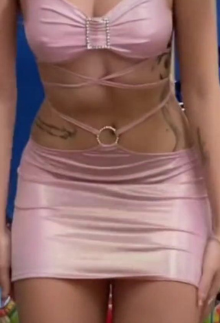 1. Alluring riwww in Erotic Pink Crop Top (Underboob)