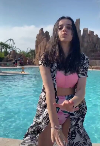 1. Irresistible Yeliz Korkmaz in Bikini